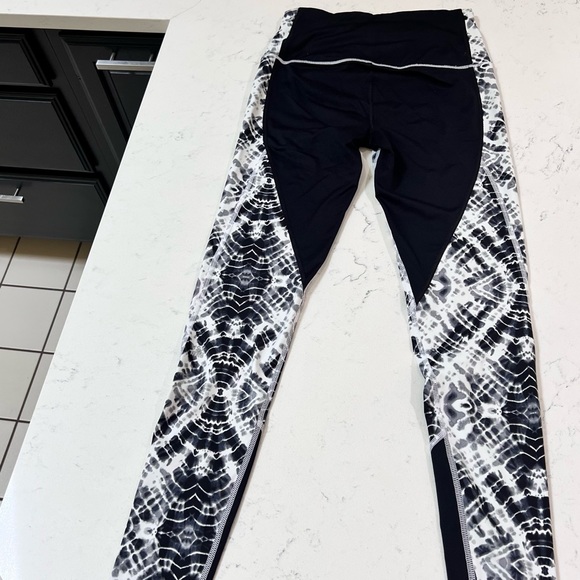 Victoria’s Secret VSX Knockout Leggings - Picture 4 of 7